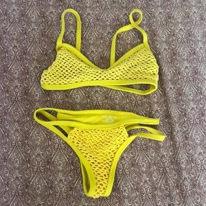 Posh Pua set in medium yellow